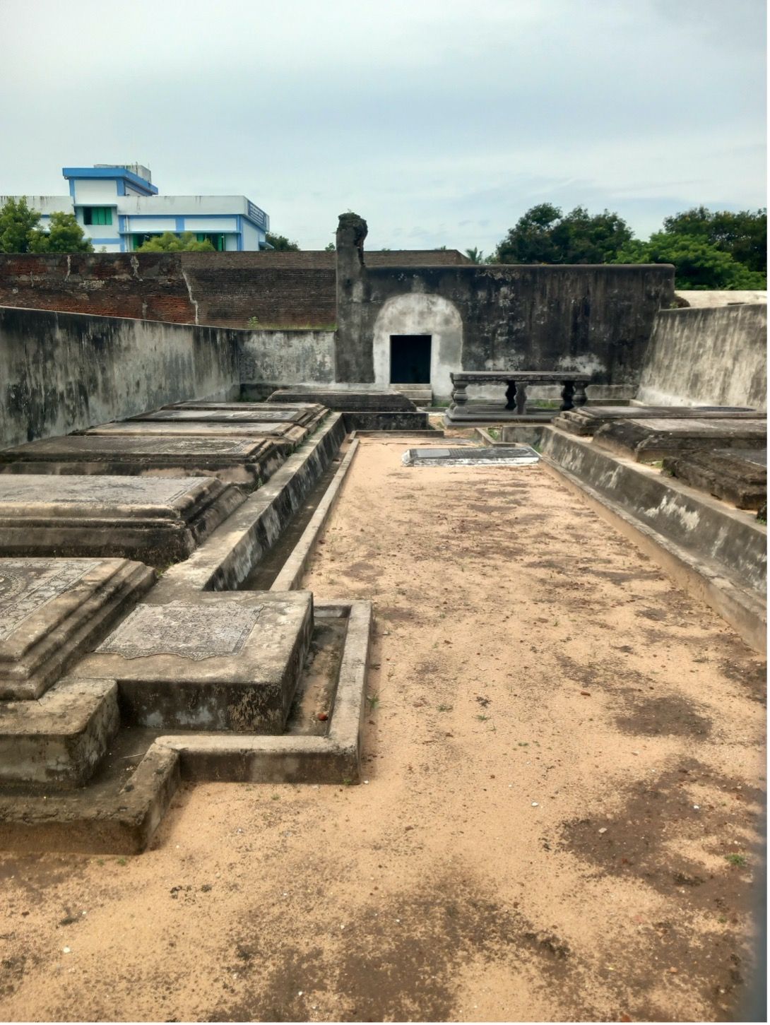 Life and Death in the Dutch Fort at Sadras